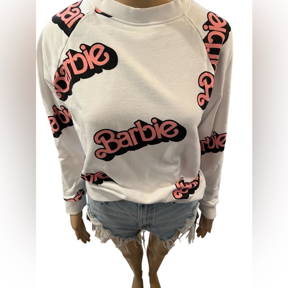 Super cute Barbie crewneck from Zara 💕 - Picture 4 of 5